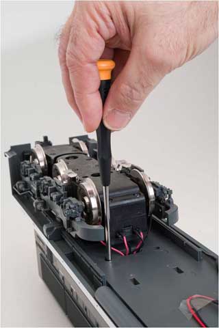 Battery Powered Wireless Control System for Large Scales